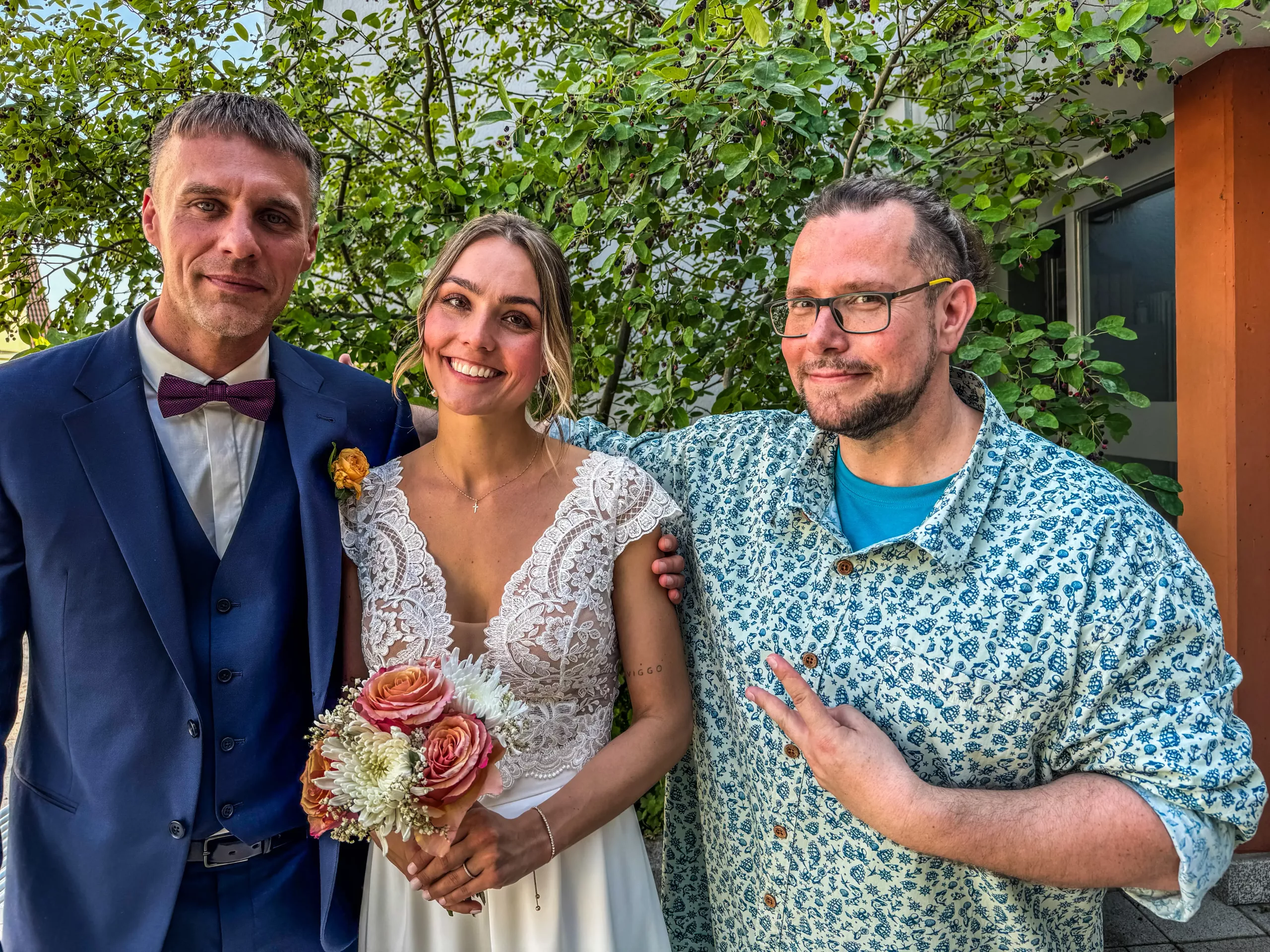 Hochzeitspaar mit DJ Alexander Pavel in Franken