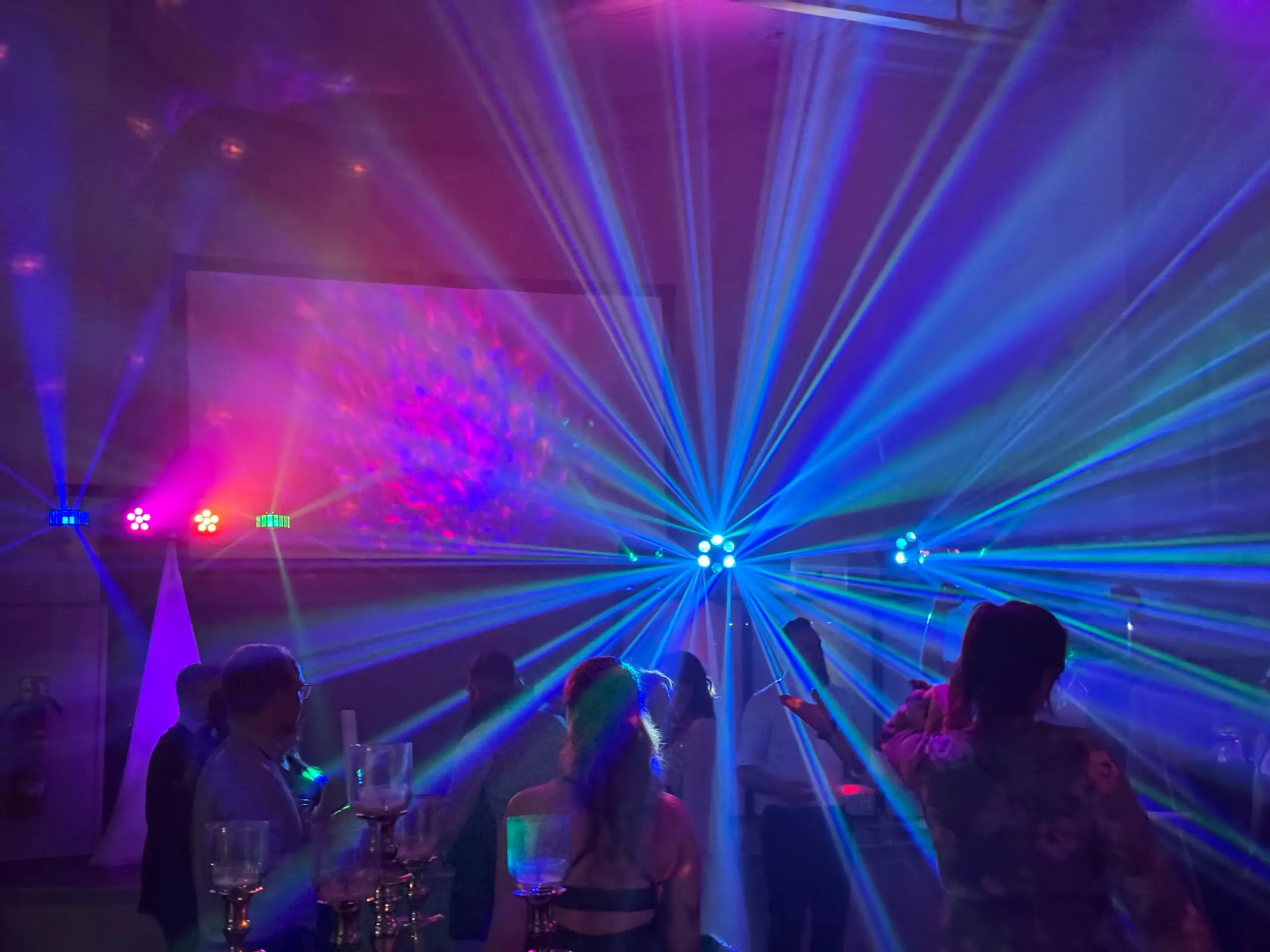 Hochzeits-DJ Alexander Pavel mit Veranstaltungstechnik