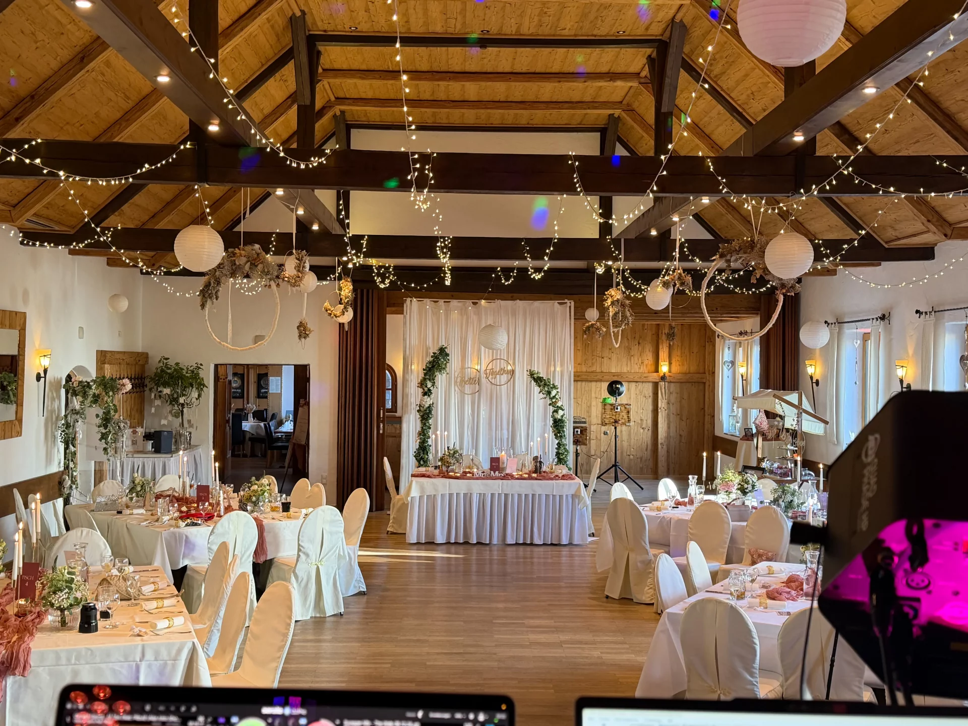 Geschmückter Festsaal im Hotel Grabinger
